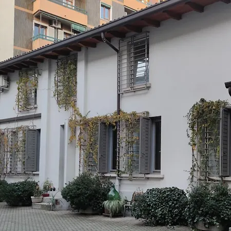 Charming Courtyard Διαμέρισμα *
